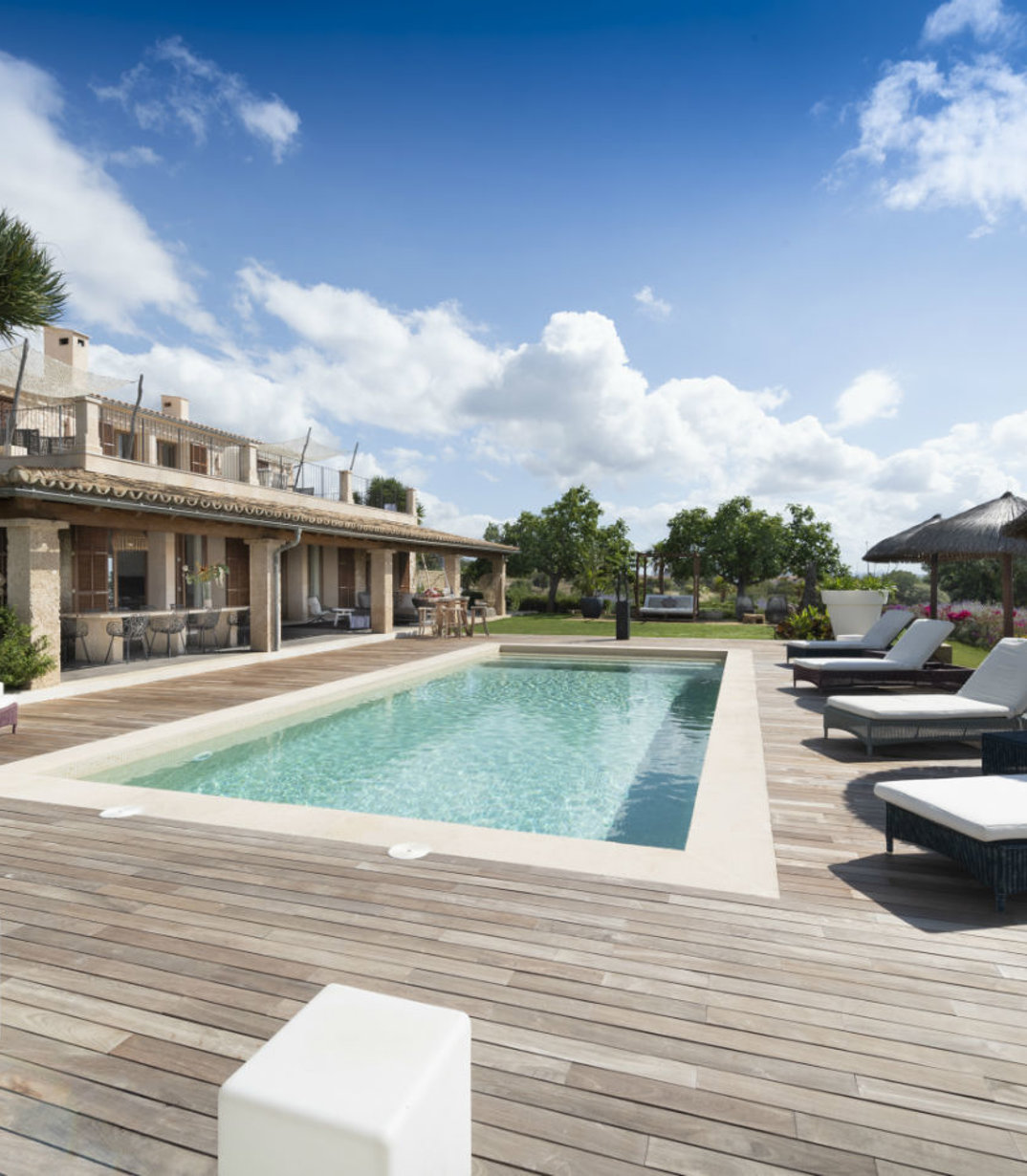 Showcasing the dynamic lifestyle and very best of luxury villa holidays.